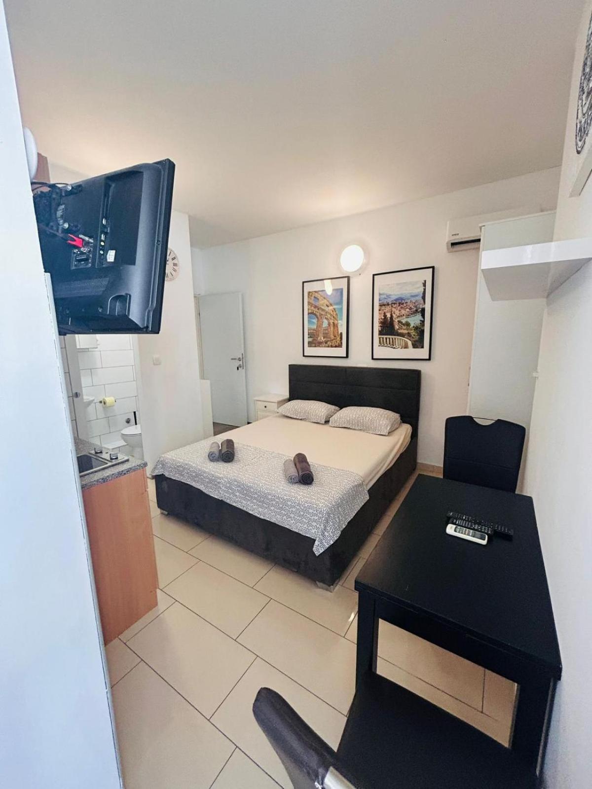 Apartment In The Center Of Pula Bagian luar foto